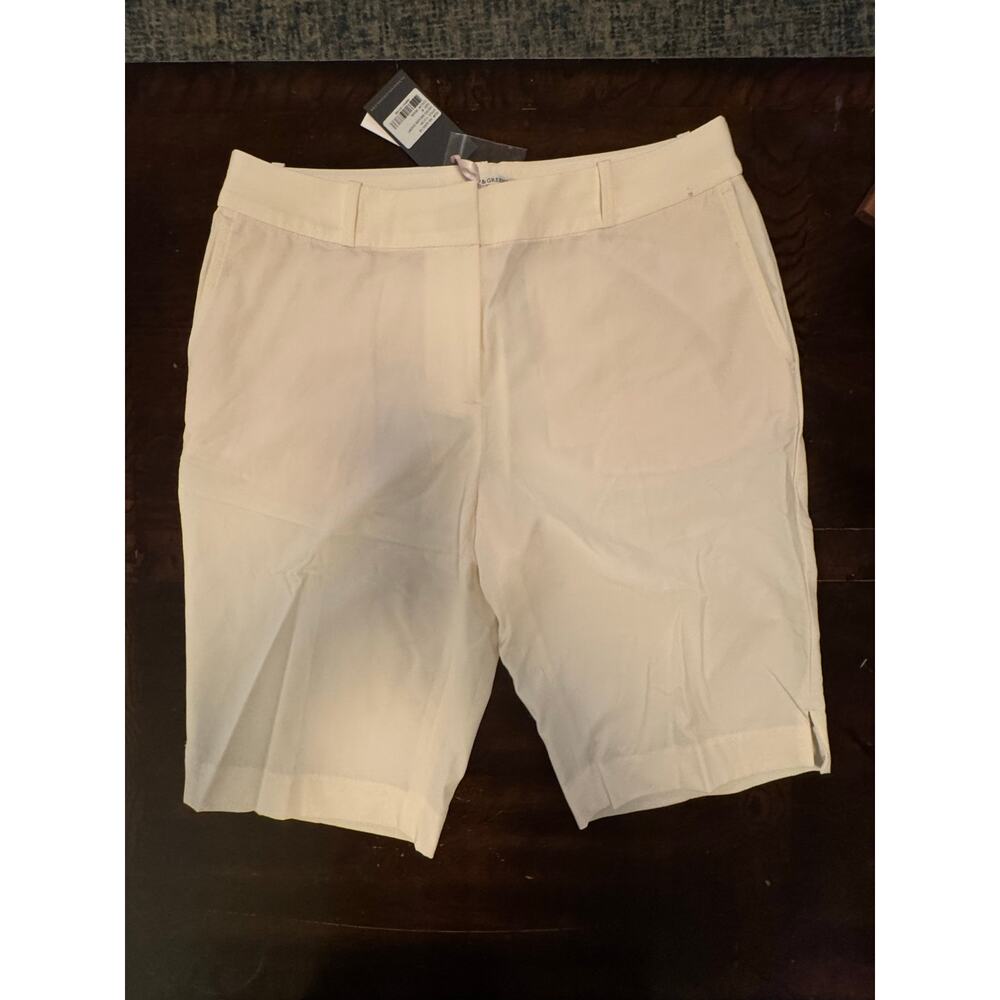 Fairway & Greene Ladies 7” White Bermuda Style Shorts 
NWT Size 8